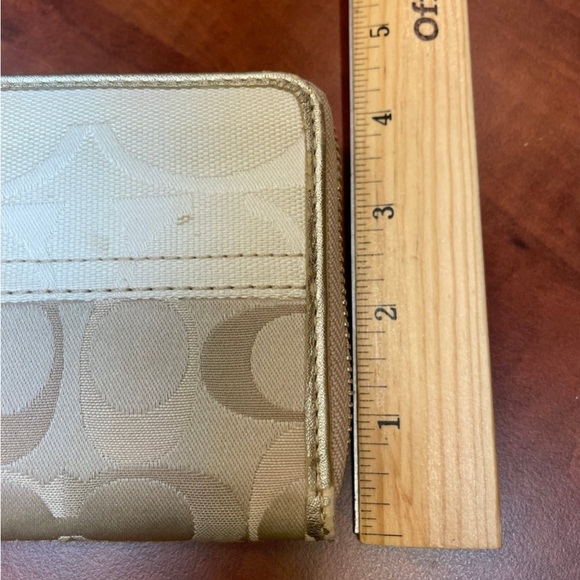 Coach Poppy Wallet - Picture 10 of 11